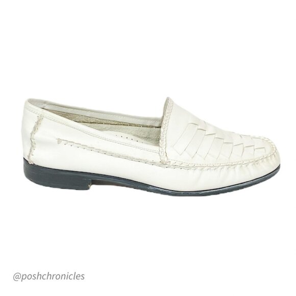 Giorgio Brutini Shoes - Giorgio Brutini - Le Glove White Flats Women’s SZ 8.5